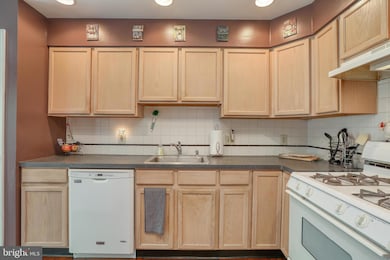 734 Willopenn Dr, Southampton, PA 18966 - photo 6