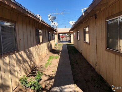 758 W Commercial Ave, El Centro, CA 92243 - photo 2