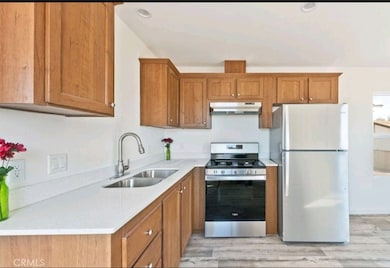 15252 Seneca Rd unit 13, Victorville, CA 92392 - photo 2