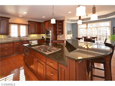 Kitchen - Chef s Gourmet Kitchen: 5 Burner Gas Coo