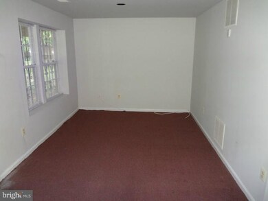 923 Newington Ct, Capitol Heights, MD 20743 - photo 2