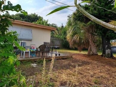 270 SW 8th St, Dania, FL 33004 - photo 4