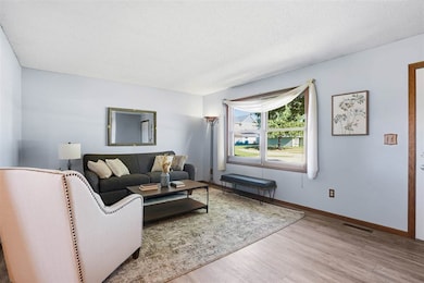 41 Williams Cir, Hills, IA 52235 - photo 3