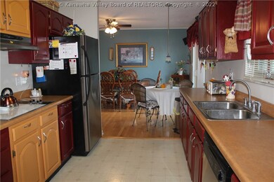 2010 Myers Ave, Dunbar, WV 25064 - photo 7