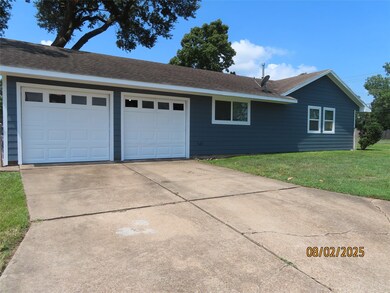 10334 Kingspoint Rd, Houston, TX 77075 - photo 2