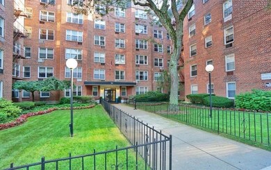 Fort Place Cooperative unit A2E, Staten Island, NY 10301 - photo 2