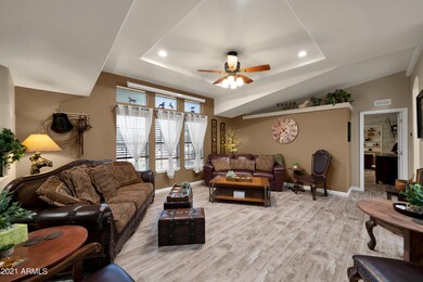696 Cedar - 08Livingroom