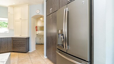 6122 E Nance St-14