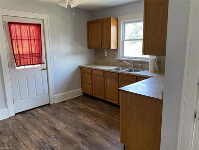 2303 E 33rd St, Lorain, OH 44055 - photo 3