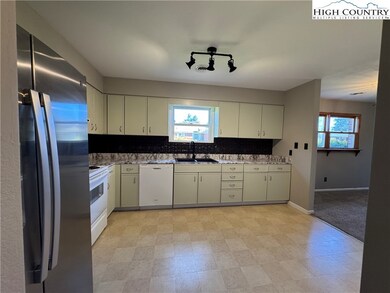 41 Transou St unit 1, Sparta, NC 28675 - photo 6