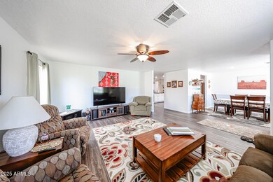 8943 W Sierra Vista Dr_2 Living area