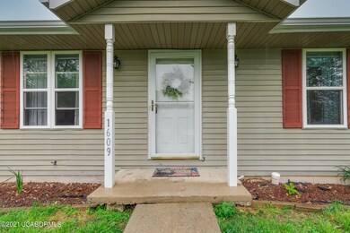 1609 Summit View Dr-07