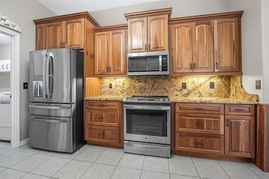 Full Granite Backsplash and under cabinet lighting
