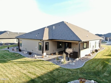 922 Collective Ln, Bismarck, ND 58503 - photo 2