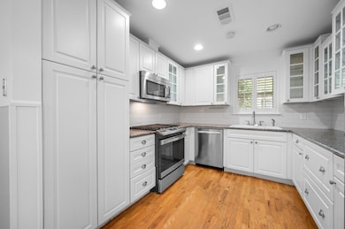 Kitchen with stainless steel appliances, a sink, 