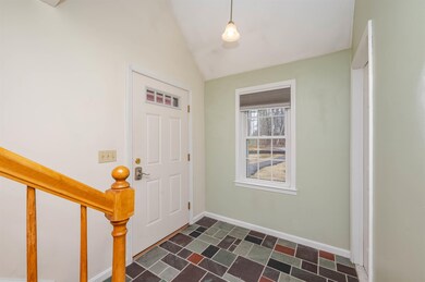 39 Balmoral Dr, Stratham, NH 03885 - photo 4