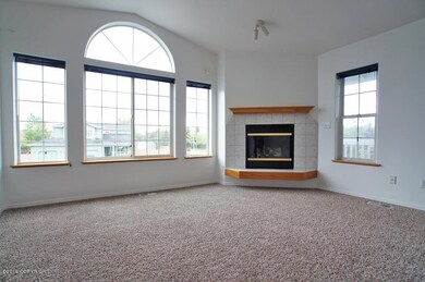 Living Room/Fireplace
