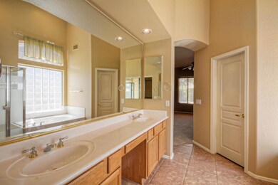 7221 E Wi-011-11-Master Ba-MLS_Size