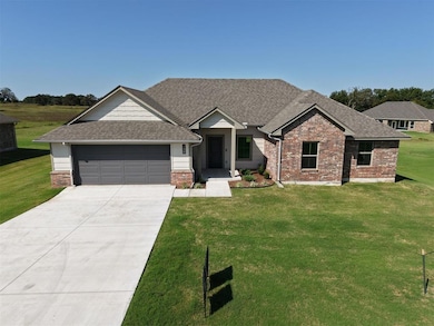 138 Trimble Dr, Shawnee, OK 74804 - photo 2