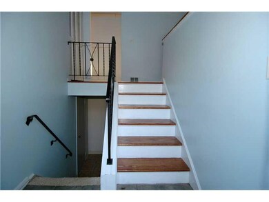Entry/Foyer.