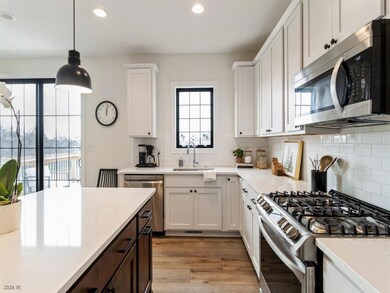 395 S 91st St, West Des Moines, IA 50266 - photo 6