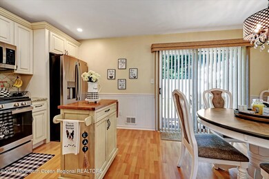 06-Kitchen to Dining