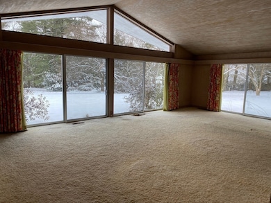 19 Bartlett Ave, Nashua, NH 03064 - photo 4