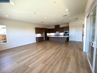 17585 Bushwick Ln, Lathrop, CA 95330 - photo 7