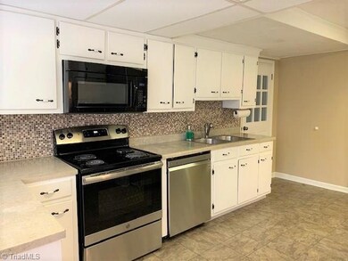 1512 E Fairfield Rd, High Point, NC 27263 - photo 6