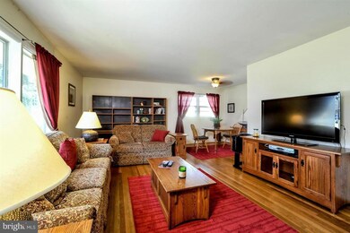 1212 Cottage St SW, Vienna, VA 22180 - photo 3