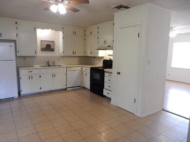 388 Northwest Dr, Fredericksburg, TX 78624 - photo 5