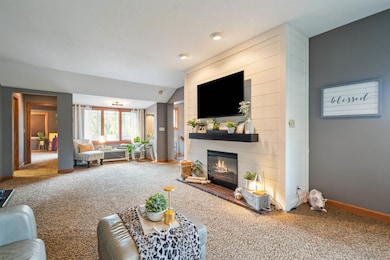 1513 Cherry Ln, Cedar Falls, IA 50613 - photo 4