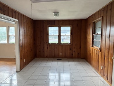 902 Mcarthur St, Manchester, TN 37355 - photo 3