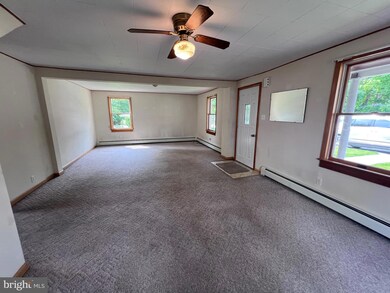 15 Broadway St, Berkeley Springs, WV 25411 - photo 3