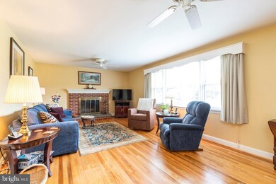 212 W Crest Rd, Wilmington, DE 19803 - photo 4