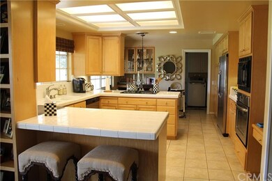 Breakfast Bar, Kitchen Dining Area