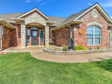 Well maintained, new storm door.  Sun on house, fr