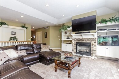 007-Living_Room-2417092-large[1]