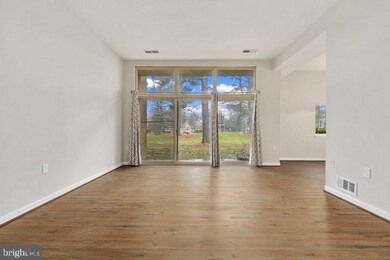 18607 Walkers Choice Rd unit 2, Montgomery Village, MD 20886 - photo 3