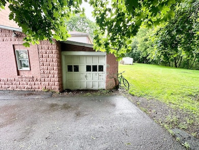 1084 N SHERMAN