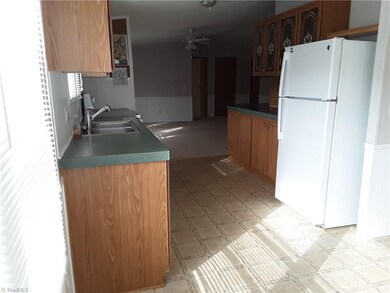 140 Sweetwater Dr, Statesville, NC 28625 - photo 4