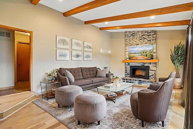 9685 Clover Cir, Eden Prairie, MN 55347 - photo 4