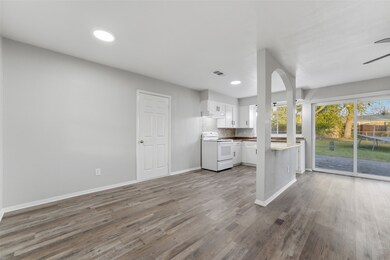 910 Royal Crest Dr, Mesquite, TX 75149 - photo 5