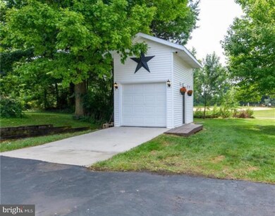 6150 Fairway Ln, Allentown, PA 18106 - photo 4