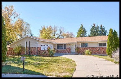 932 Crest Park Dr, Cheyenne, WY 82001 - photo 2