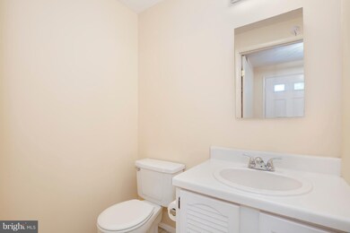 19524 Twinflower Cir, Germantown, MD 20876 - photo 5