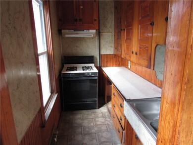 56 2nd Ave, Woonsocket, RI 02895 - photo 4