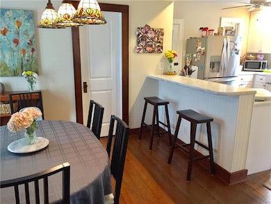 Kitchen bar area/dining