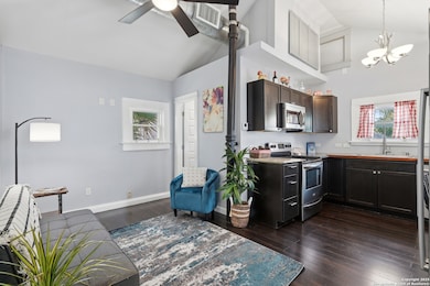 135 Adams St unit 4, San Antonio, TX 78210 - photo 4