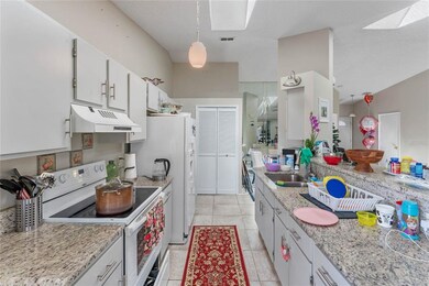 8138 Lesia Cir, Orlando, FL 32835 - photo 6